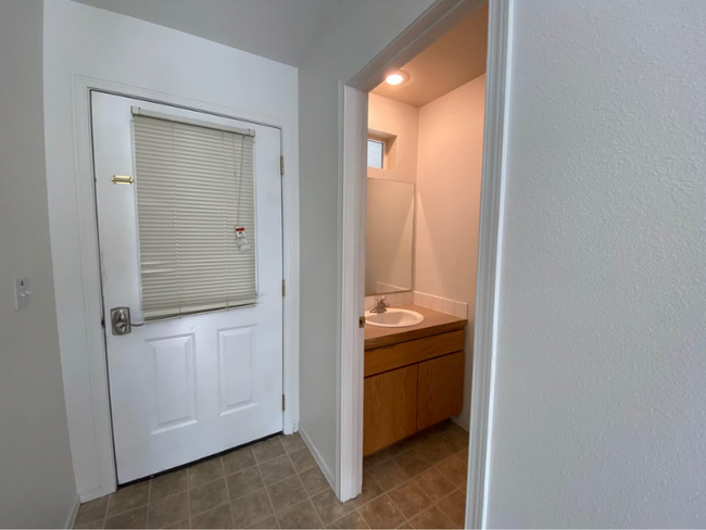 Foto del edificio - 857-859 N Garfield St
