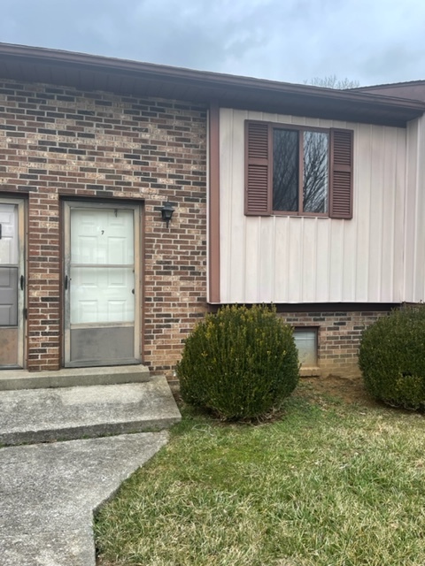 Primary Photo - 107 Northwood Rd