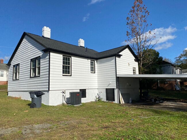 Foto del edificio - 3295 Bloomfield Ave SW