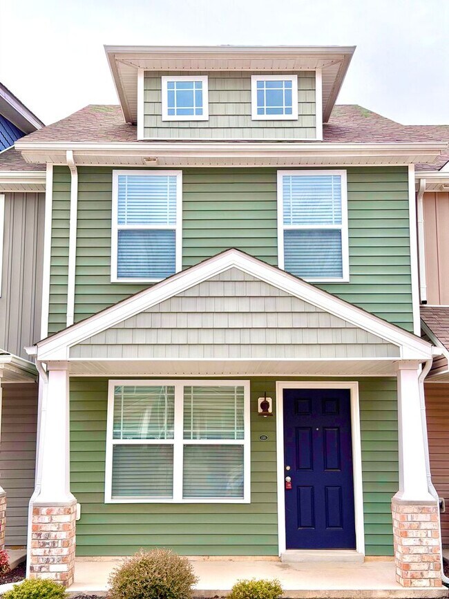 Foto del edificio - 235 Woodland Vly Ln