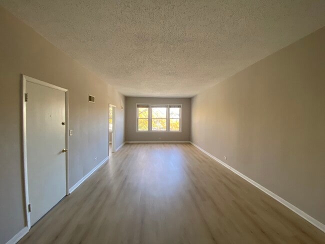 Foto del edificio - 4530 N Lincoln Ave