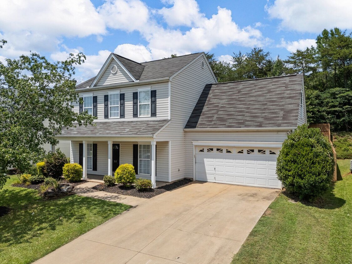 Foto principal - Charming 3BR 2-1/2 Bath in Spartanburg – S...