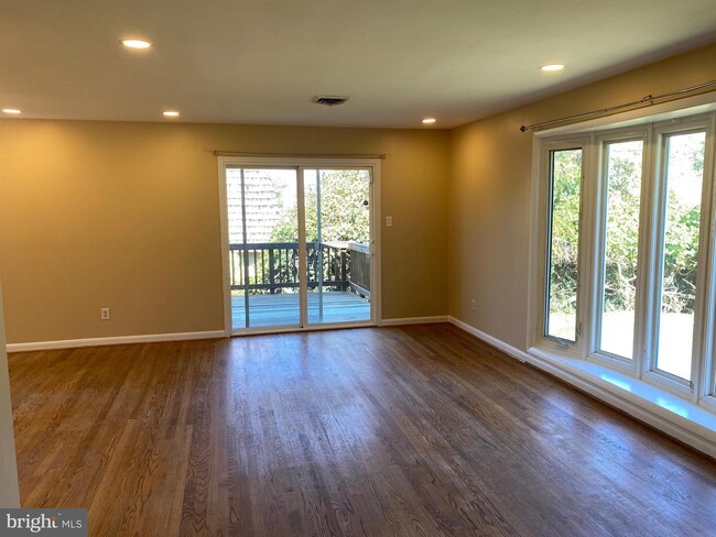 Building Photo - 8213 Clay Dr
