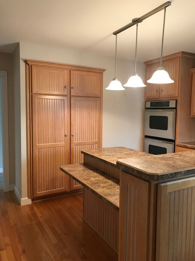 Foto del edificio - 1402 Lakeview Dr