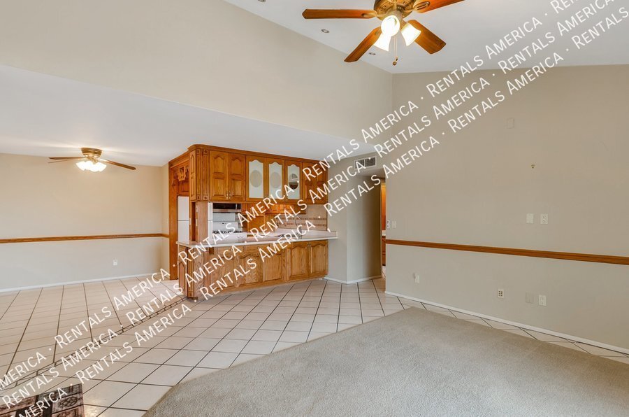 Primary Photo - 824 S Langley Ave