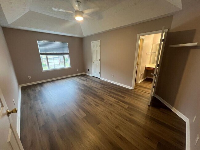 Building Photo - 815 Ahearn Ct