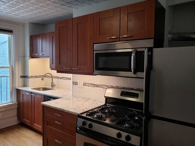 Building Photo - 502 2nd St