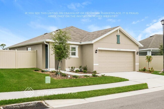 Building Photo - 22505 Hidden Palms St