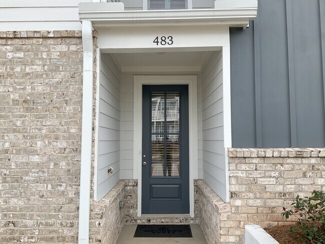 Foto del edificio - 483 Crown Dr