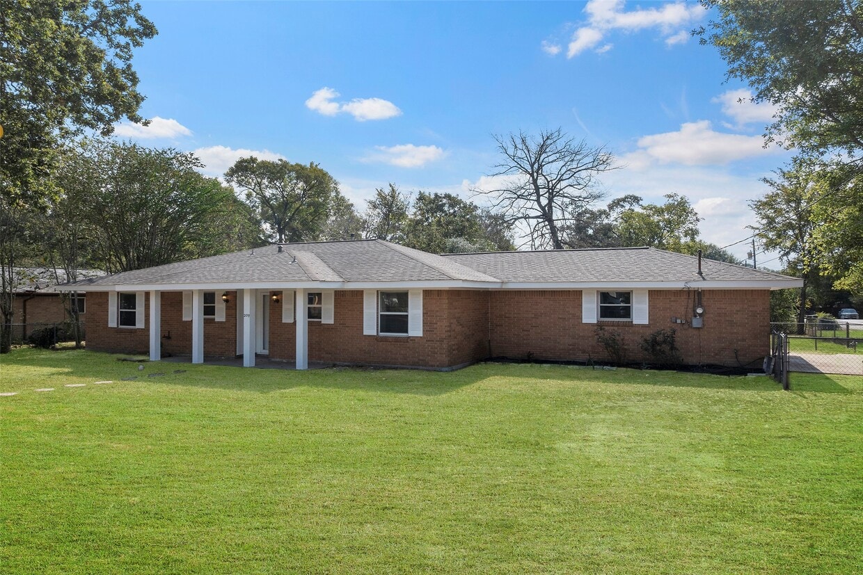 Foto principal - 209 Moss Hill Ln