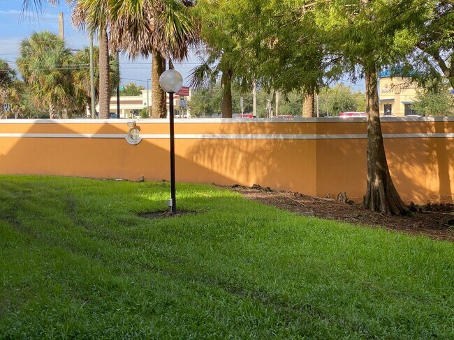 Foto del edificio - 5701 Gatlin Ave