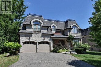 Building Photo - 1569 Glenhill Crescent