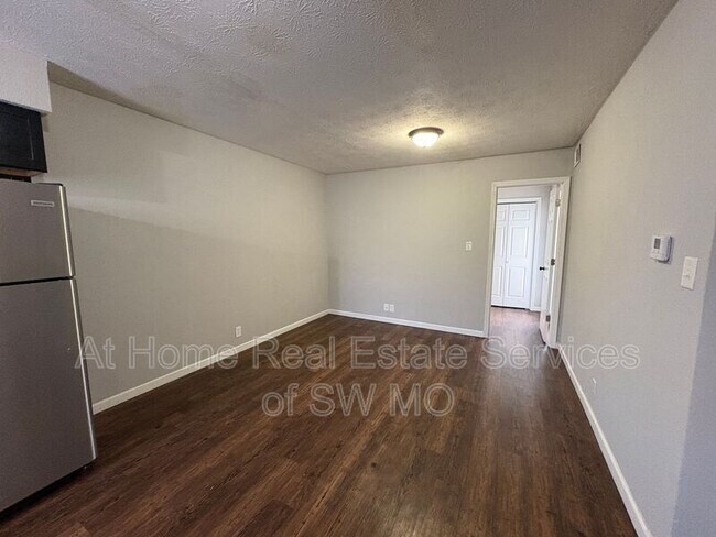 Building Photo - 930 S Campbell Ave