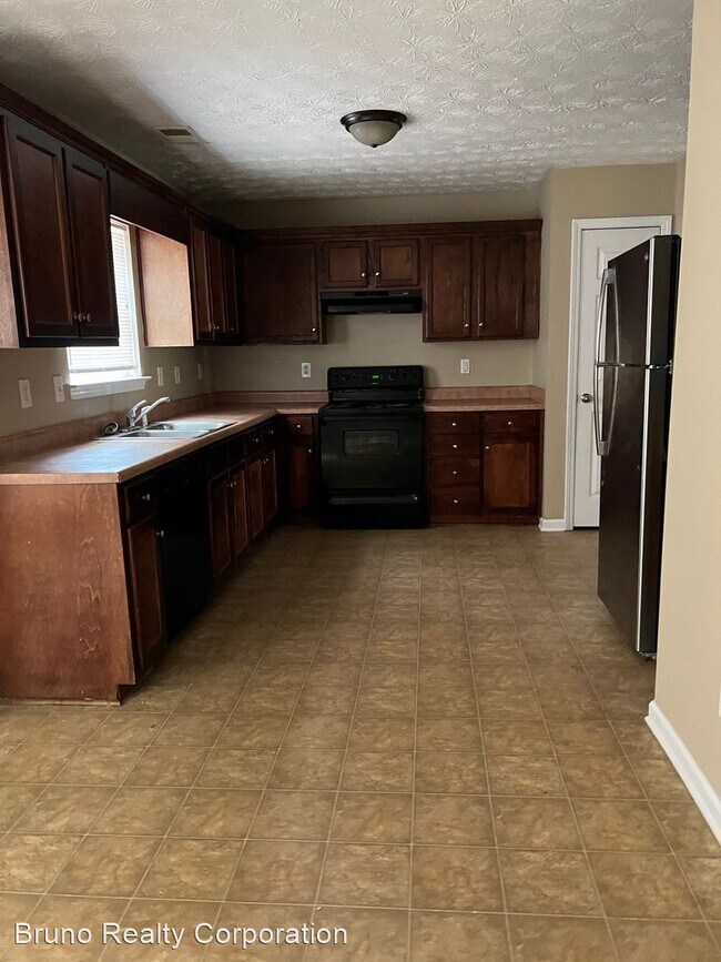 Foto del edificio - 5 br, 2.5 bath House - 8128 Amanda Lane