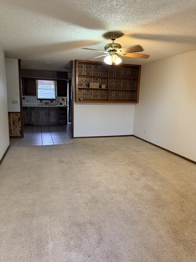 Building Photo - 2417 E Walnut Ave