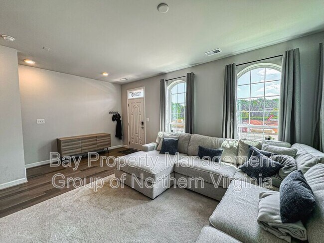 Foto del edificio - 12559 Todd Ln