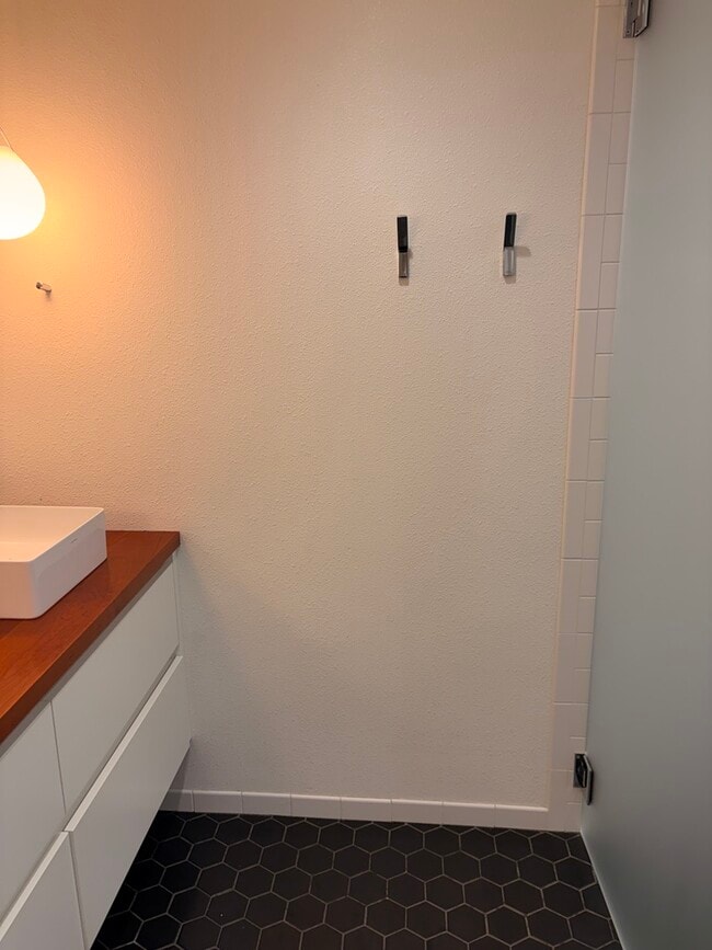 Building Photo - 1125 NW 9th Ave