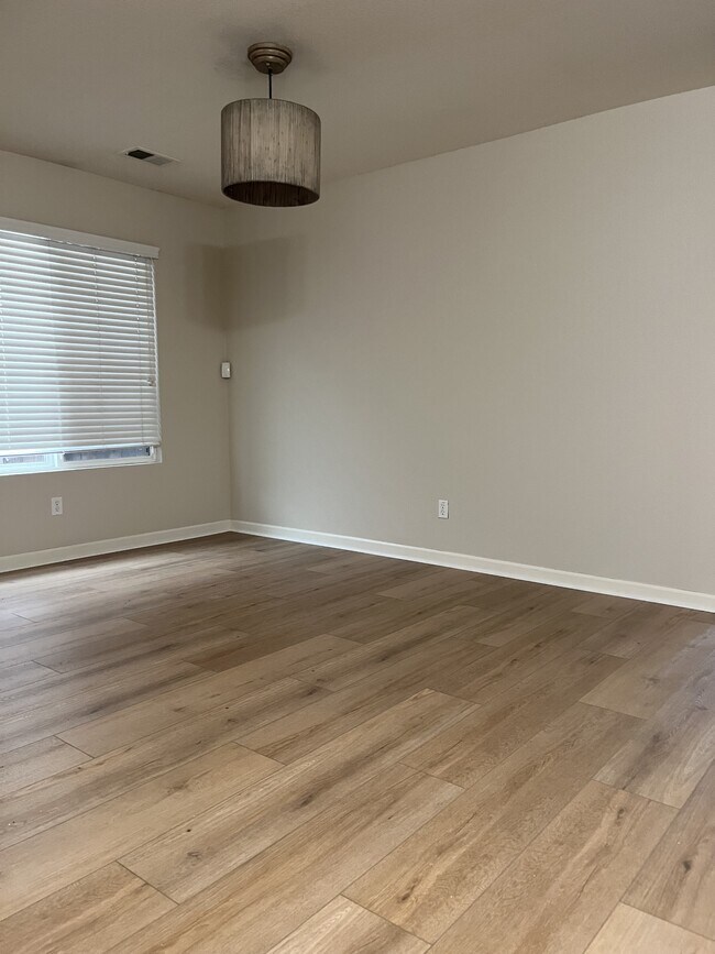 Foto del edificio - 1751 Barney Ave