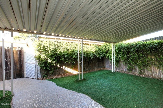 Foto del edificio - 5114 N Granite Reef Rd