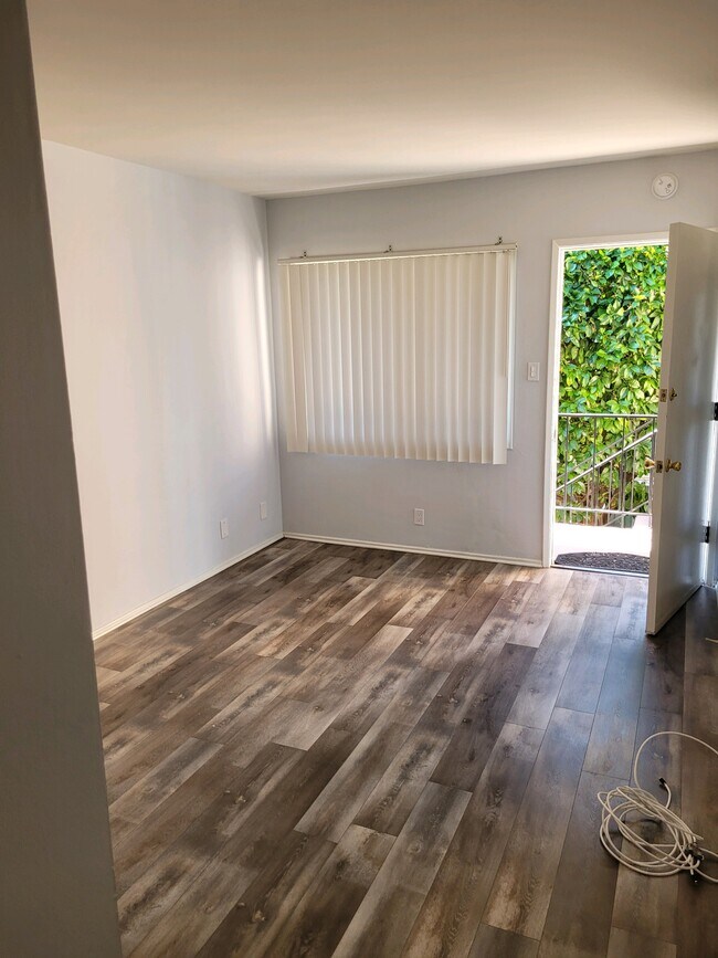 Building Photo - 3731 Mentone Ave