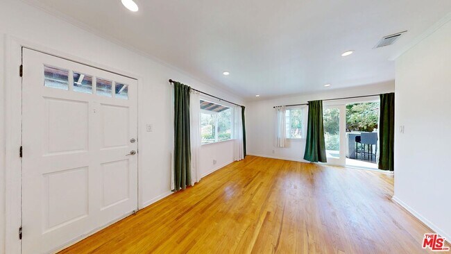 Foto del edificio - 1410 Dartmouth Dr