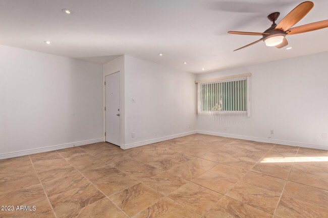 Building Photo - 5525 Thomas Rd