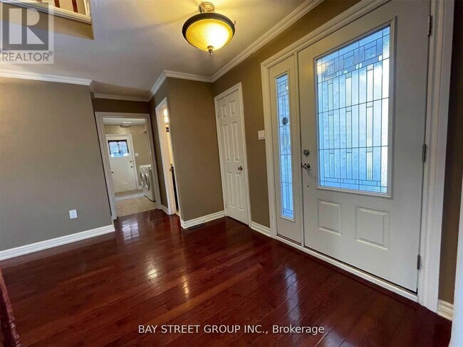 Building Photo - 2079 Pineview Dr