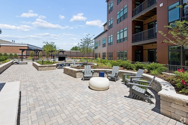 Outdoor Common Space - Cerca