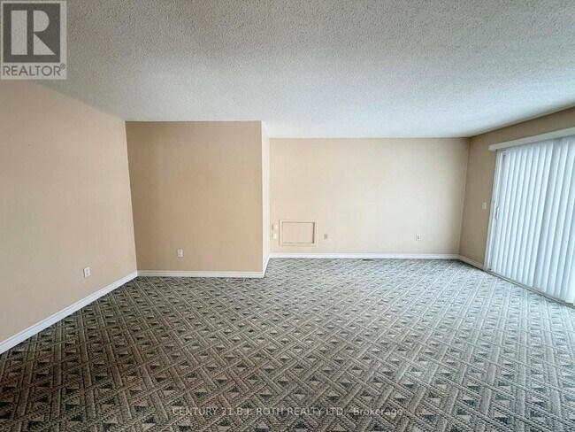 Building Photo - 141 Gunn St