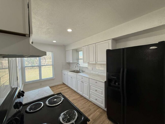 Building Photo - 339 Brettonwood Dr