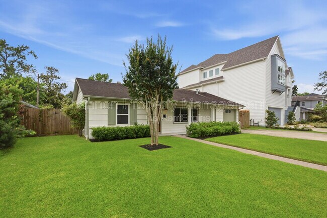 Building Photo - 2207 Saxon Dr