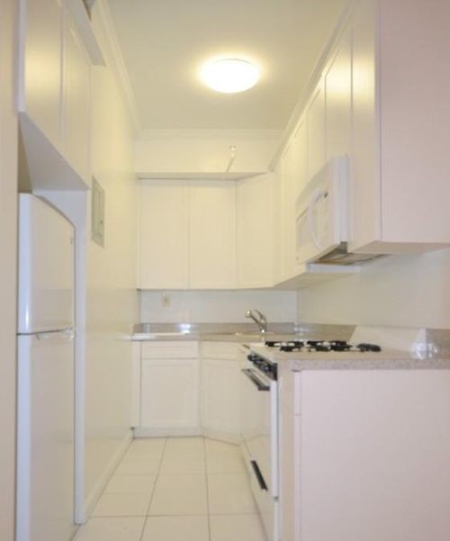 Foto del edificio - 64 W 56th St