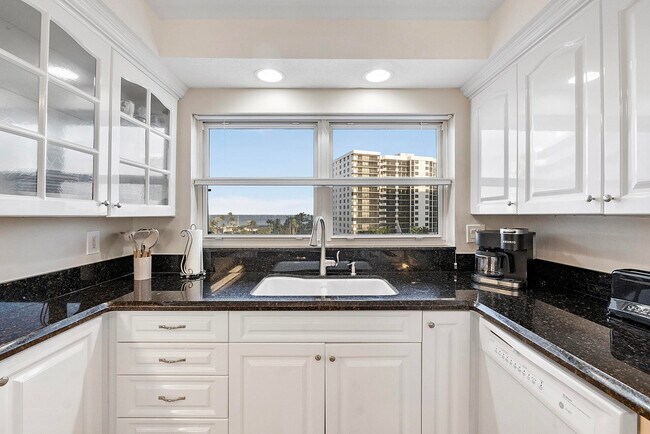 Building Photo - 3310 S Ocean Blvd