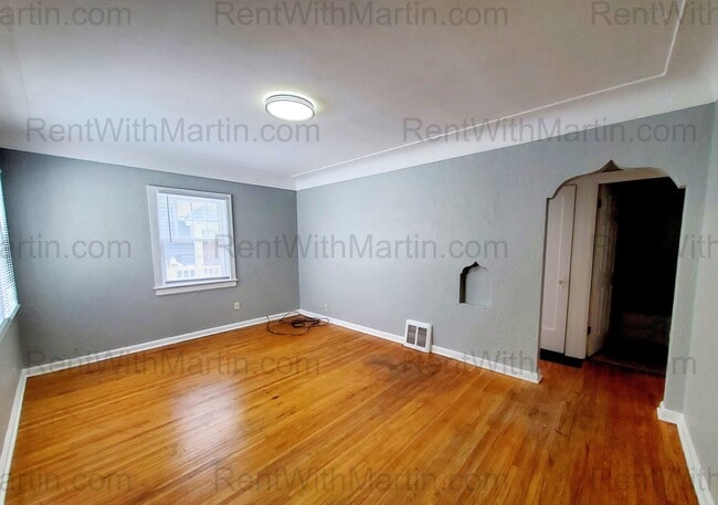 Building Photo - FOR RENT- 657 Dawson- Pets ok with conditions- Recent Remodel!