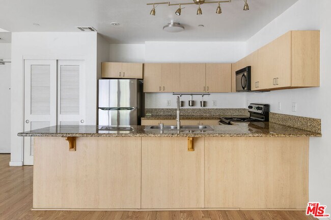 Foto del edificio - 630W W 6th St