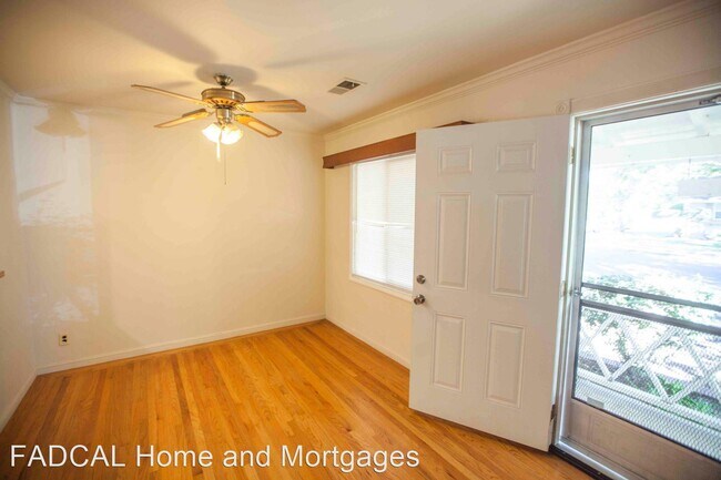 Building Photo - 3 br, 1 bath House - 813 Via Manzanas