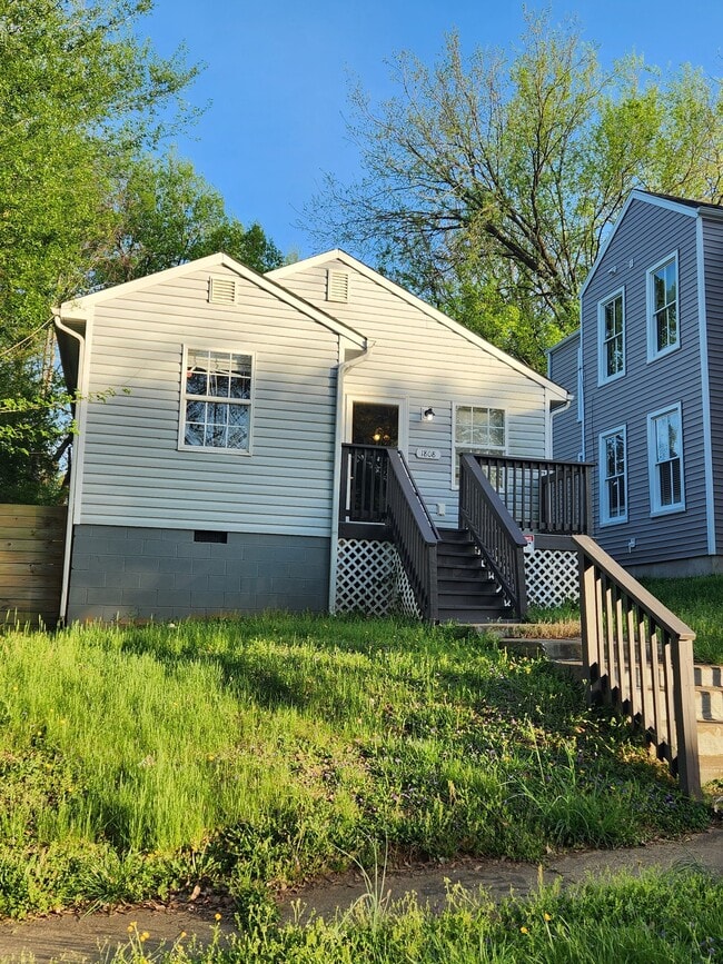 Building Photo - 1808 Edwards Ave