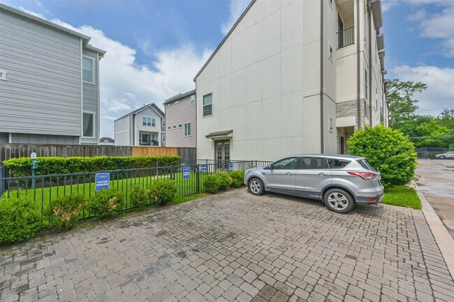 Foto del edificio - 10914 Brookeshire Chase Ln