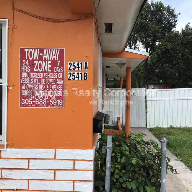Foto del edificio - 2541 York St