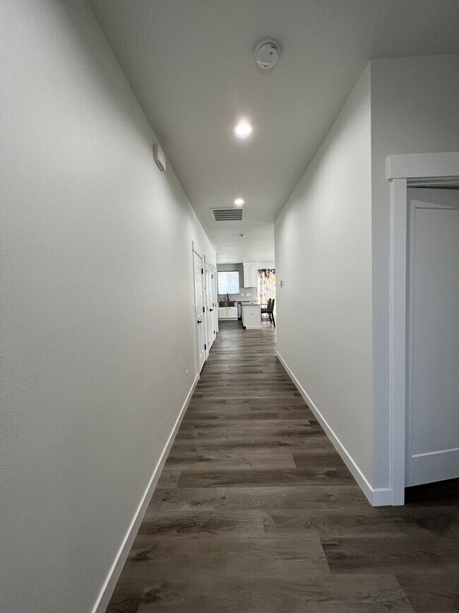 Foto del edificio - Newer Construction Condos in Moses Pointe!