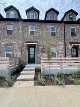 Building Photo - 5914 S Bellview Rd