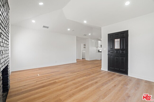 Foto del edificio - 4302 138th St