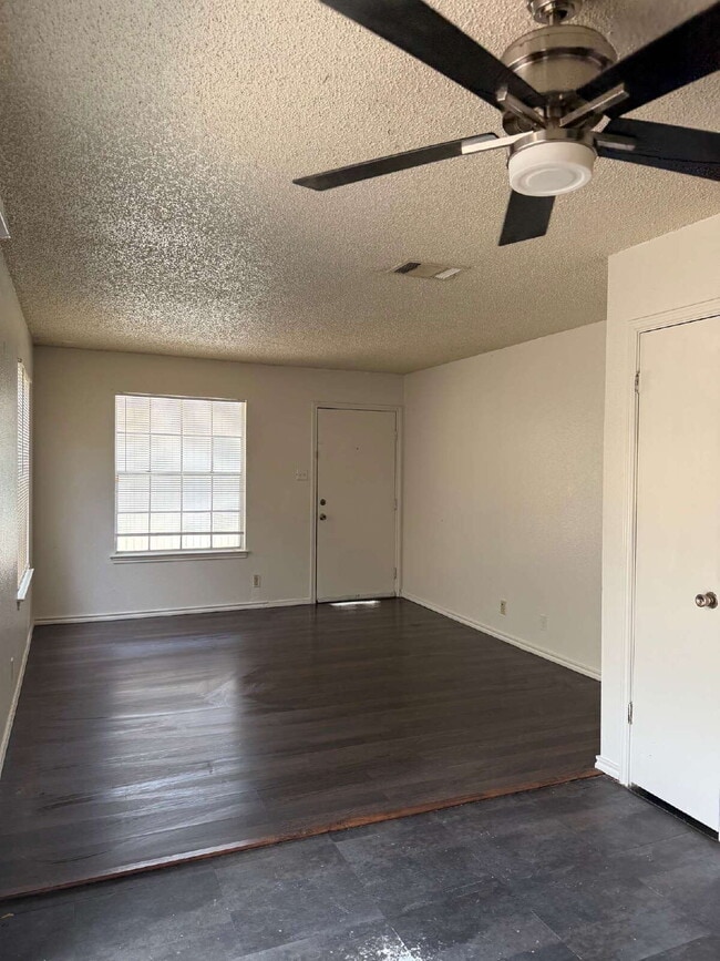 Building Photo - Affordable Three Bed/Two Bath in Leon Vall...