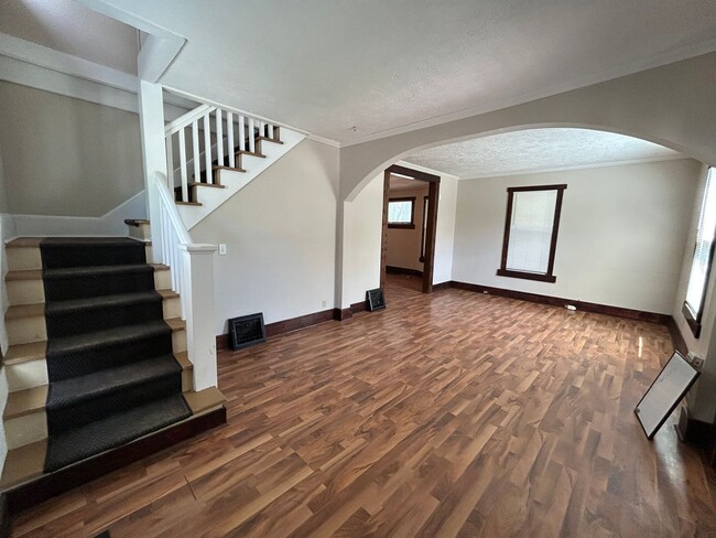 Building Photo - Must see in Person!  Huge Home Near Dundee...