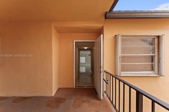 Building Photo - 430 Commodore Dr