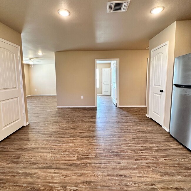 Building Photo - $99 Move In Special With 13 Month Lease!