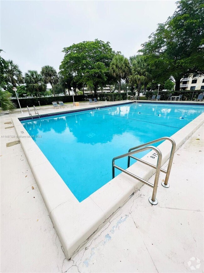 Hillcrest Apartments for Rent with EV Charging Hollywood, FL 33 Rentals