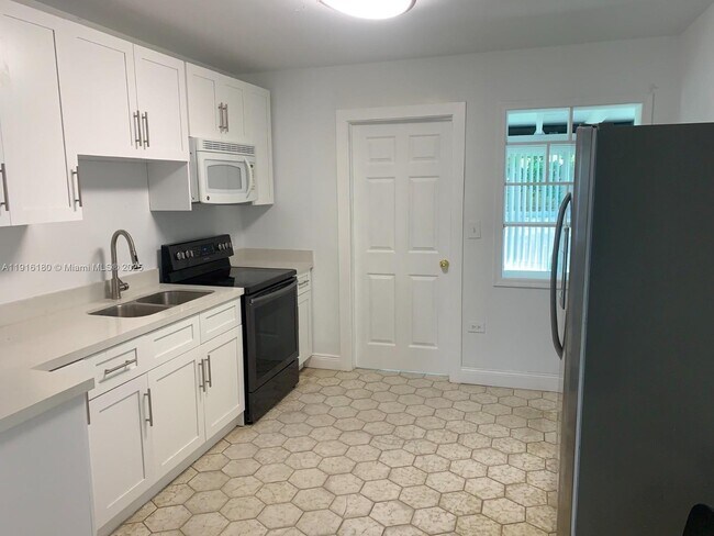 Foto del edificio - 60 NW 122nd St