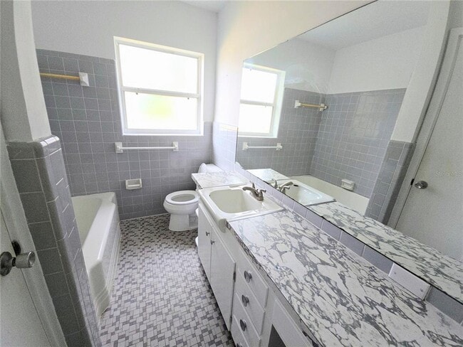 Building Photo - 2150 De La Palma Ave