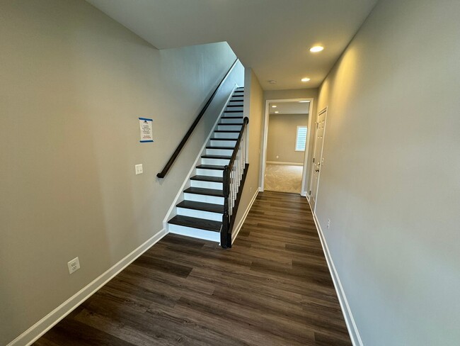 Foto del edificio - New Construction Townhouse for Lease with ...